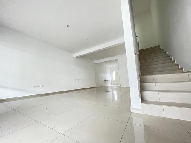 [Murah & Baru] Double Storey Terrace Intermediate Laman Sendayan 4
