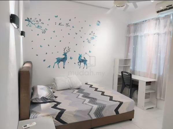 Middle Room at Batu Lanchang Double Storey Town House 1