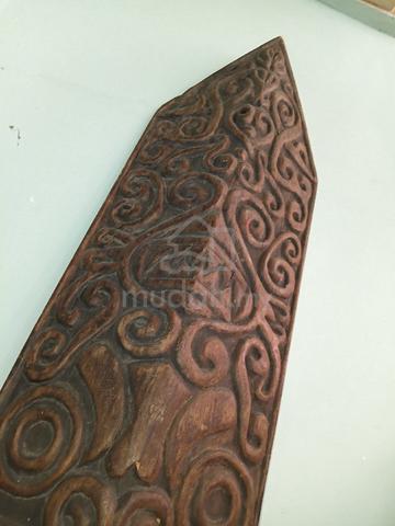 Perisai kayu terabai dayak - photo 2 of 4