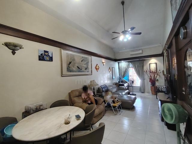 Taman Molek 1.5 Storey terrace house (unblock view) for sales 1