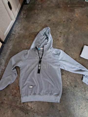 hoodie sweater saiz xl & L  - photo 2 of 2