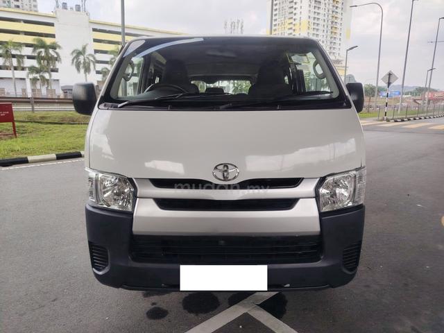 2017 Toyota Hiace 2.5 (M) Window 14 Seat Low Roof - 2