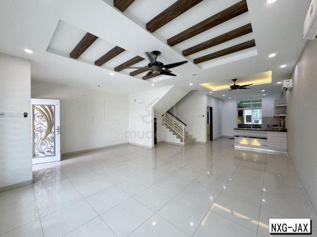 FULLY RENOVATED!! Cassava Bandar Puteri Klang 2.5-Storey House 1