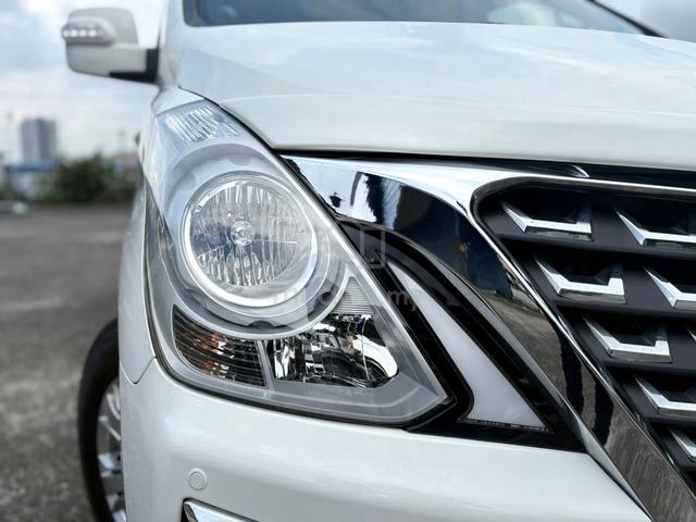 2018 Hyundai GRAND STAREX 2.5 ROYALE DELUXE (A) LM - 2
