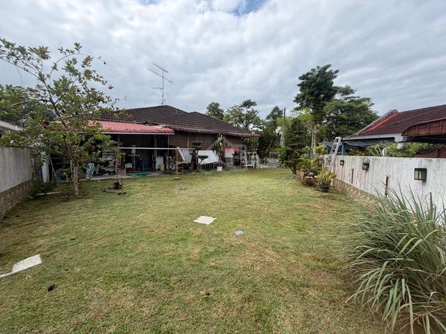 bandar putra JLN MERAK single storey intermediate lot withn LAND reno 1