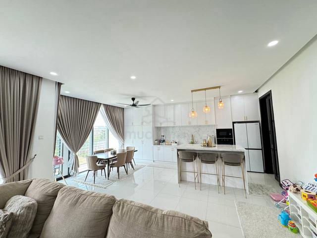 LAKE VIEW | RENOVATED Triple Storey House Denai Alam For Sale 1