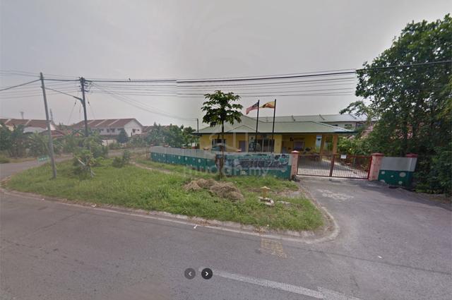 Rare 1 Storey Detached  House Land Size 13.2 Pts | 550K 1
