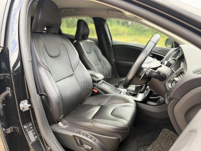 |2017| Volvo V40 2.0 T4 Safety 1st Easy full Loan - 4