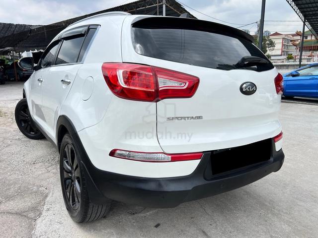 Kia SPORTAGE 2.0 OTR W/O INS ROAD TAX - 4
