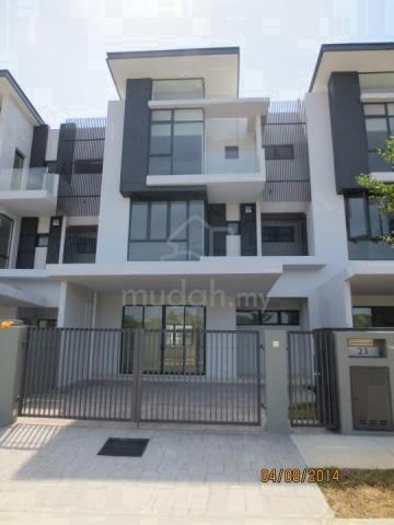 Kajang Taman Mutiara Villa 3 sty End Lot for sale 1