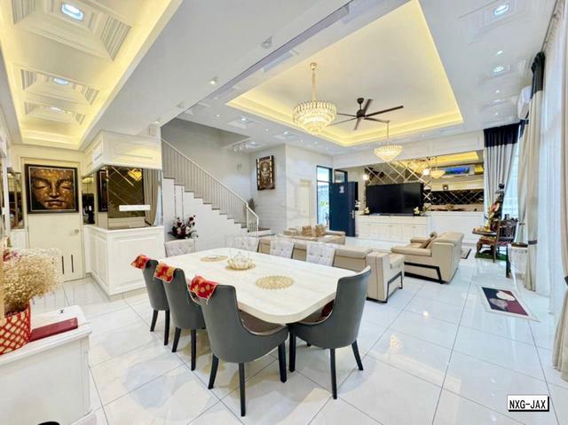 BELOW MARKET😍Renovate Broadleaf Residence Kota Kemuning 3 Sty SemiD 1