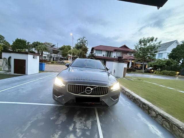 2022 Volvo V60 2.0 RECHARGE T8 (A) - 1