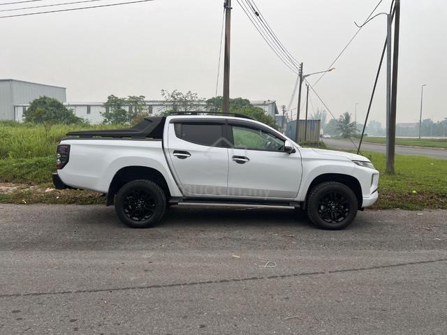 2020 Mitsubishi TRITON 2.4 VGT ADVENTURE Full loan - 4