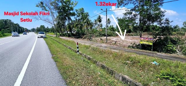 Tanah tepi jalan besar dekat Masjid Fikri Setiu 1