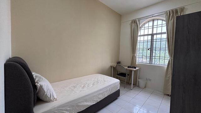 Middle Room for 𝐌𝐚𝐥𝐞, Angkasa Condominium @ Taman Connaught 2