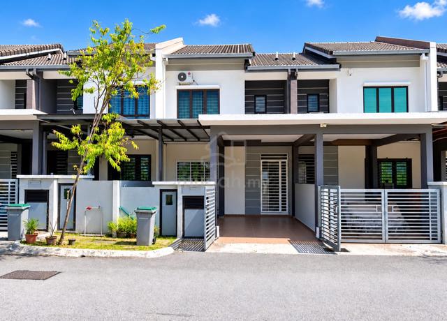 Teres Dua Tingkat Di Bandar Ainsdale ( Fully Furnishae ) Untuk Dijual 1