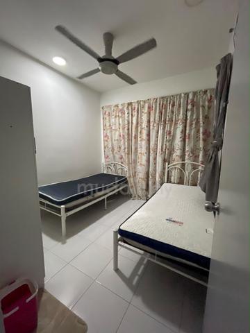 M3 Residency medium room to rent (SHARING) 1