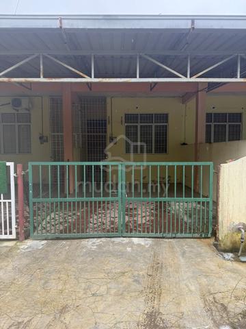 Single Storey 3 bedrooms 1 bath with parking 1