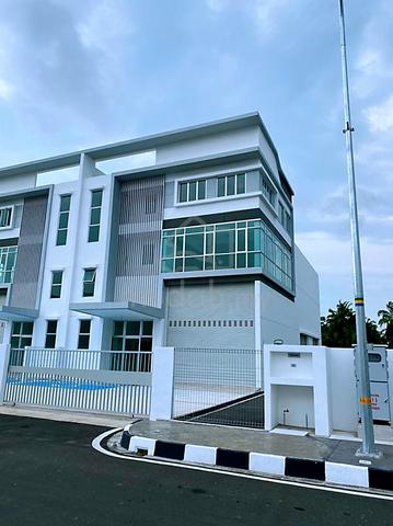 Semi-D Factory at Golden Gateway, Batu Kawan 1