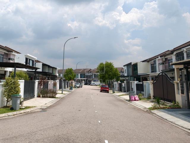 Iconia @ Double Storey House Corner Lot For Sale 1