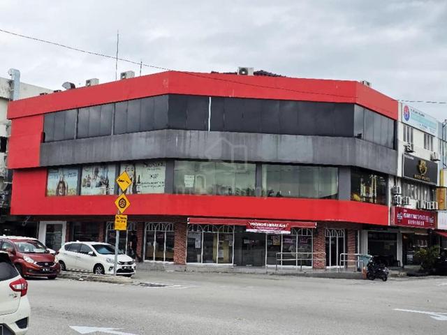 3 storey corner shop with lift 1