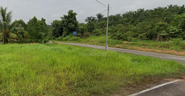 Tanah Lot Bangunan Geran Individu Simpang Renggam 1