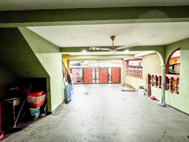 RENOVATED End Lot Double Storey PJS 2, Petaling Jaya 1