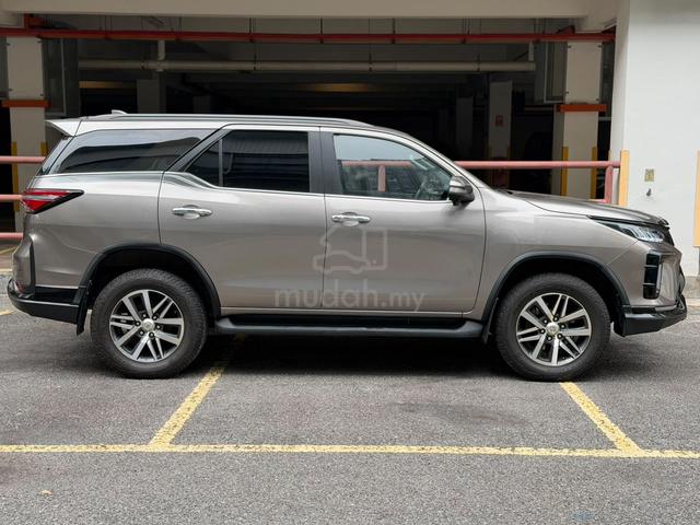 Toyota FORTUNER 2.7 SRZ 4X4 GR Bodykit 7Seater 2.4 - 5