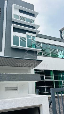 Subang Jaya 3 Storey Corner Factory Near to Shah Alam & Glenmarie‼️ 1