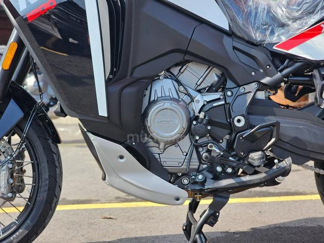 MOTOMORINI XCAPE 1200 ( 87-Degree V-Twin Engine ) - photo 17 of 26