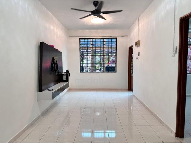Pinggiran Cempaka, Ampang 1