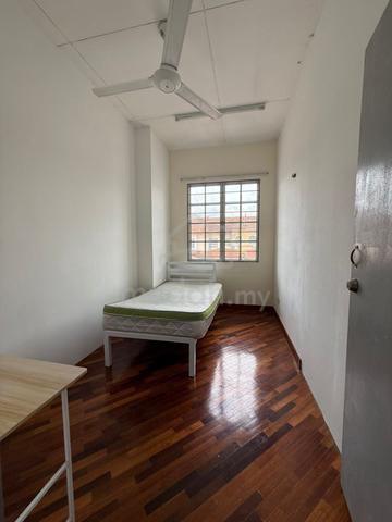 \Room for Rent at Damansara Utama near IKEA Damansara 🛍️ 1