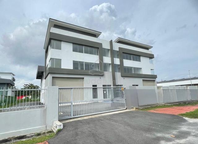 Facing Road 11808sf Semi D Factory Tpp Tmn Perindustrian Putra Puchong 1