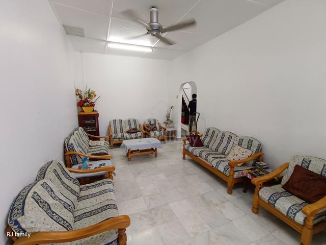 Below Market Value Freehold 1 Storey Terrace in Ujong Pasir 1