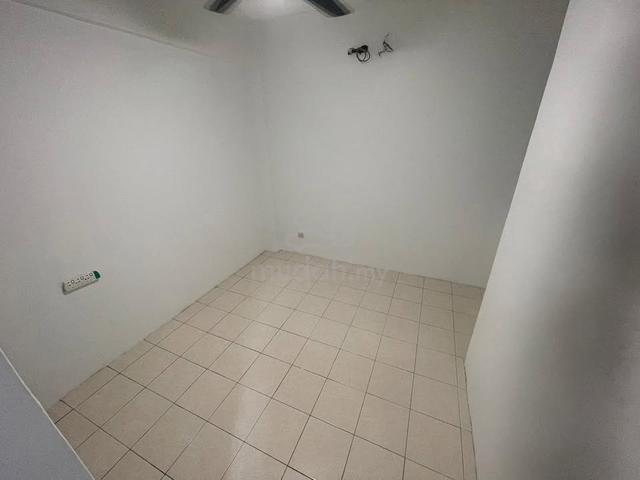 Red Ruby Apartment 5