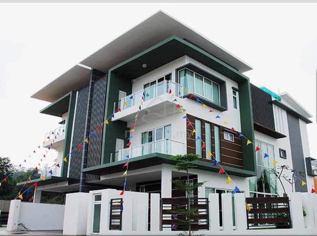 3 Storey Semi-D at Surian Tropika 1