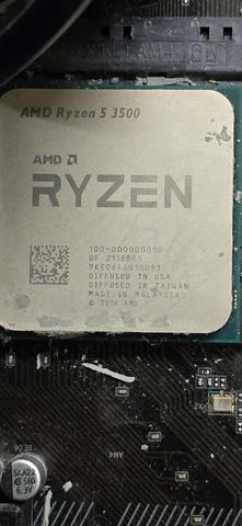 Pc gaming on set - photo 5 of 6