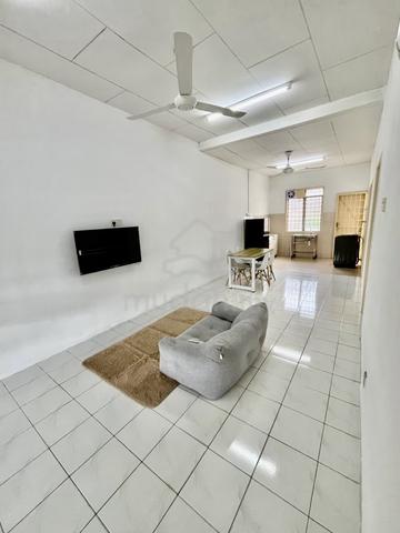 Bandar Puteri Jaya(BPJ) Partially Furnished House for rent 1