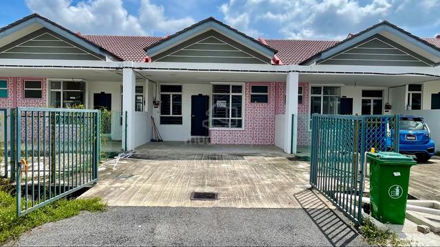 Rumah teres Belakang penjara Machang 1