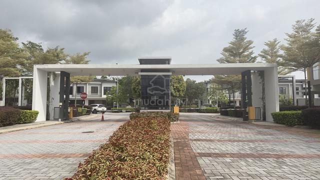 2 Sty SUPERLINK HOUSE MAPLE RESIDENCE, PERSIARAN LAMAN VIEW, CYBERJAYA 1