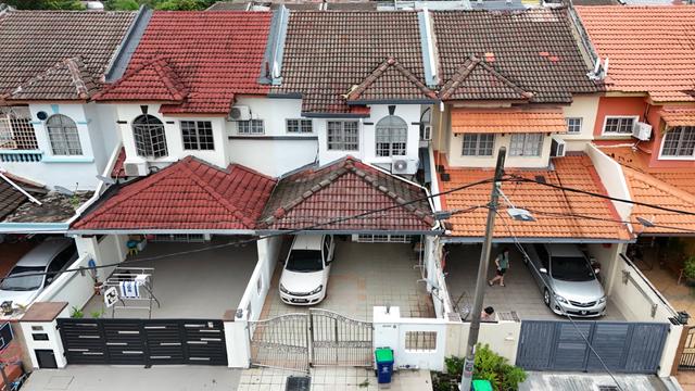 FREEHOLD 2-Storey Terrace Jalan BP2/9, Bandar Bukit Puchong 20x70 1