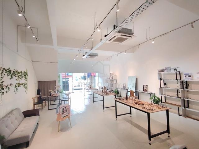 Nice Renovated Shop Lot For Rent 1