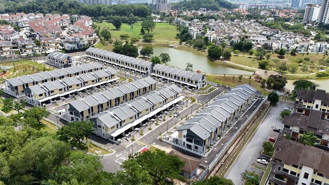 Avenue 3 Lake Valley, Bandar Tun Hussein Onn, Cheras freehold 4R 4B 1