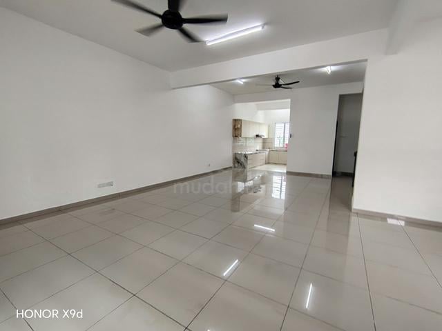 Aman Putri Renovated Double storey Terrace, Seksyen U17 Shah Alam. 1