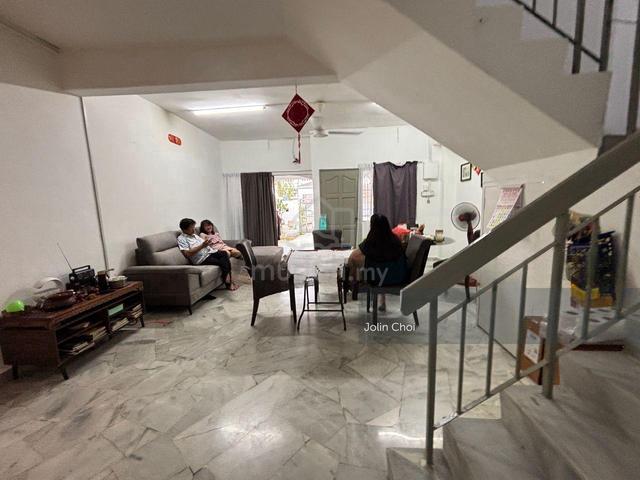 Bandar Puchong Jaya Jalan Kenari 13a Double Storey Terrace House 1