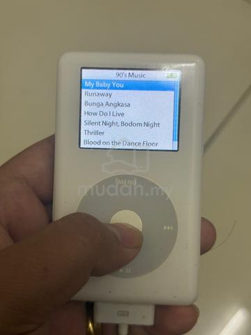 Apple iPod Classics 4th Generation - photo 4 of 4