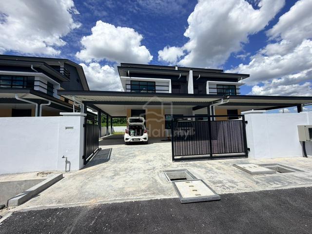 New completed/ 3 storey semi D/ 5 bedroom/ semaba area/ nice unit 1