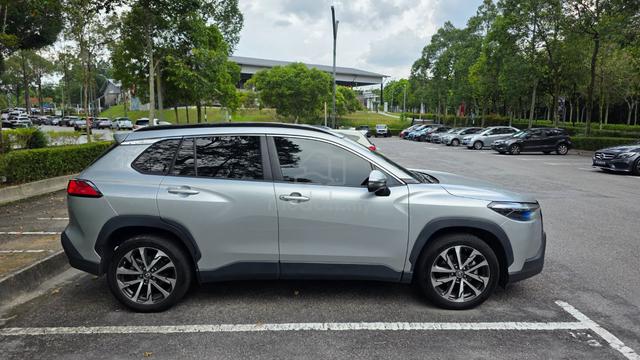Toyota Corolla Cross Hybrid 1.8 Under Warranty - 4