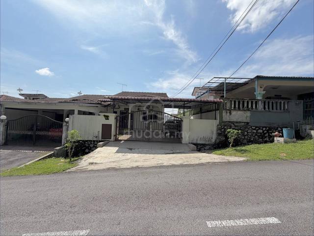 CANTIK 1 Storey Terrace Taman Bukit Mewah, Kajang 1