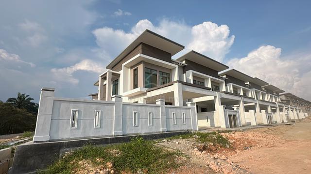 Freehold Corner Lot Double Storey Terrace, Taman Merlimau Mutiara 1